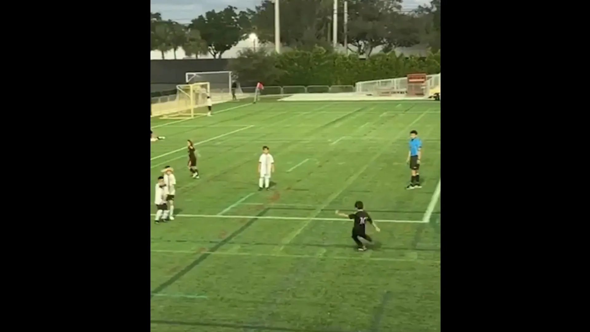 
                    Tal pai, tal filho. Filho de Messi também é especialista em livres
                