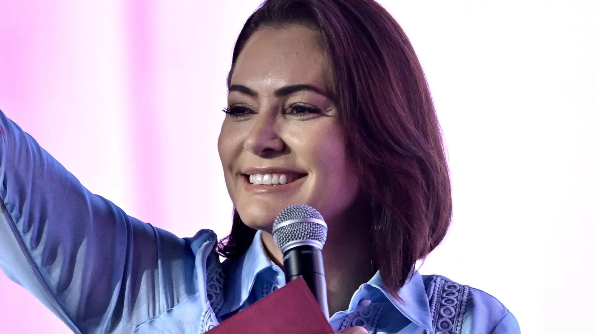 
                    Michelle reage à detenção de Bolsonaro: 