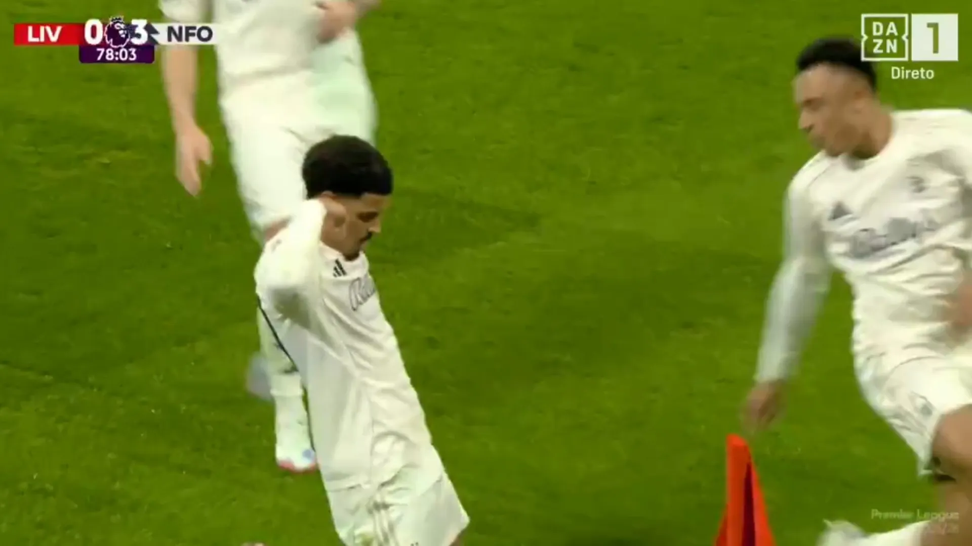 
                    Um, dois, três. Foi desta forma que o Nottingham Forest bateu o Liverpool
                