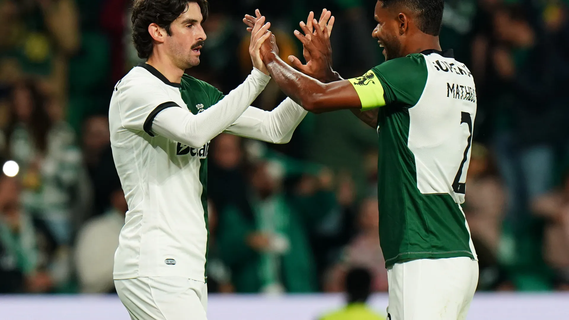 
                    Sporting revolucionado bate Marinhense mas 'abusa' desperdício de golos
                