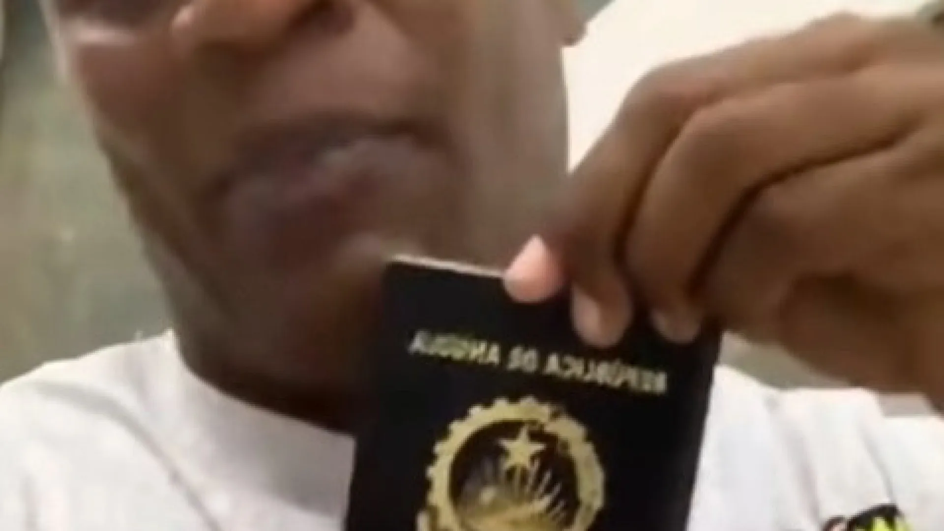 
                    Ativistas angolanos barrados pela TAP, que diz faltar autorização da AIMA
                