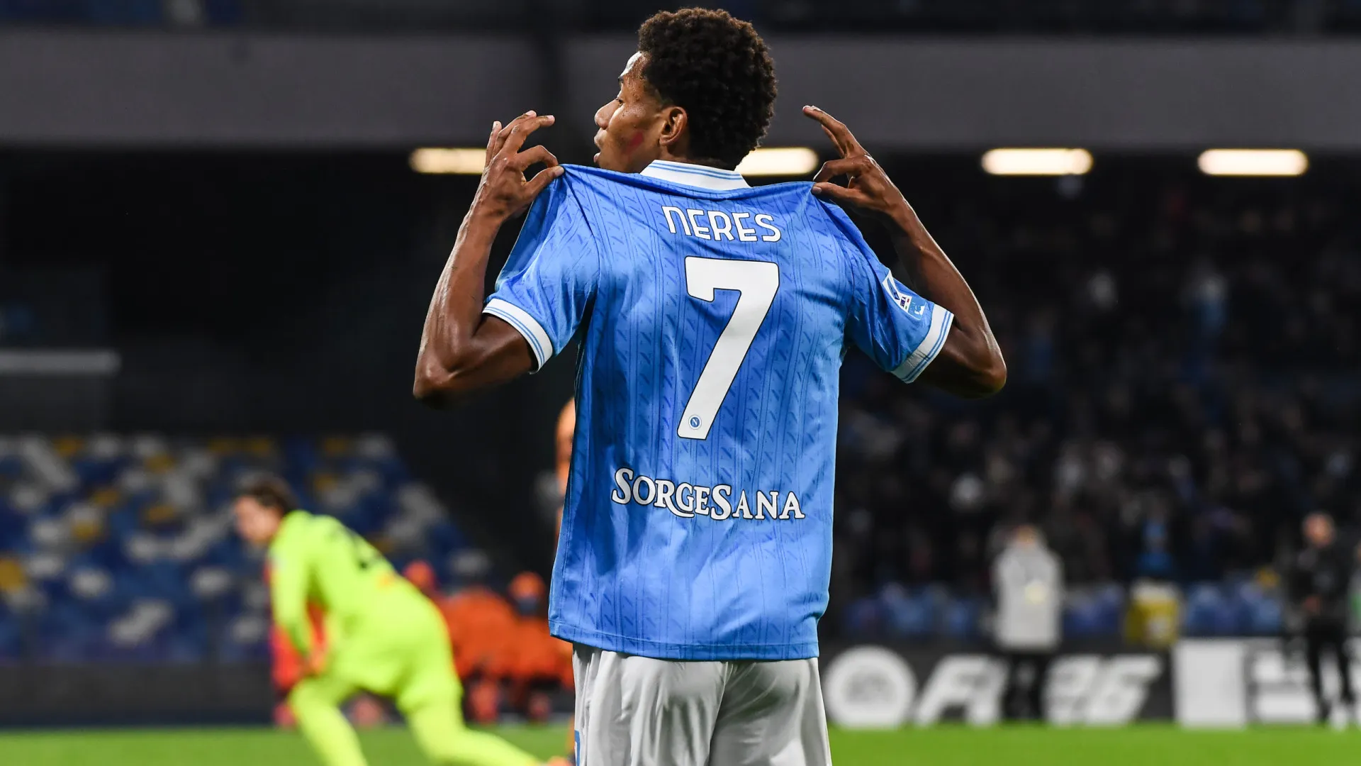 
                    Napoli bate Atalanta à boleia de David Neres e é líder em Itália
                