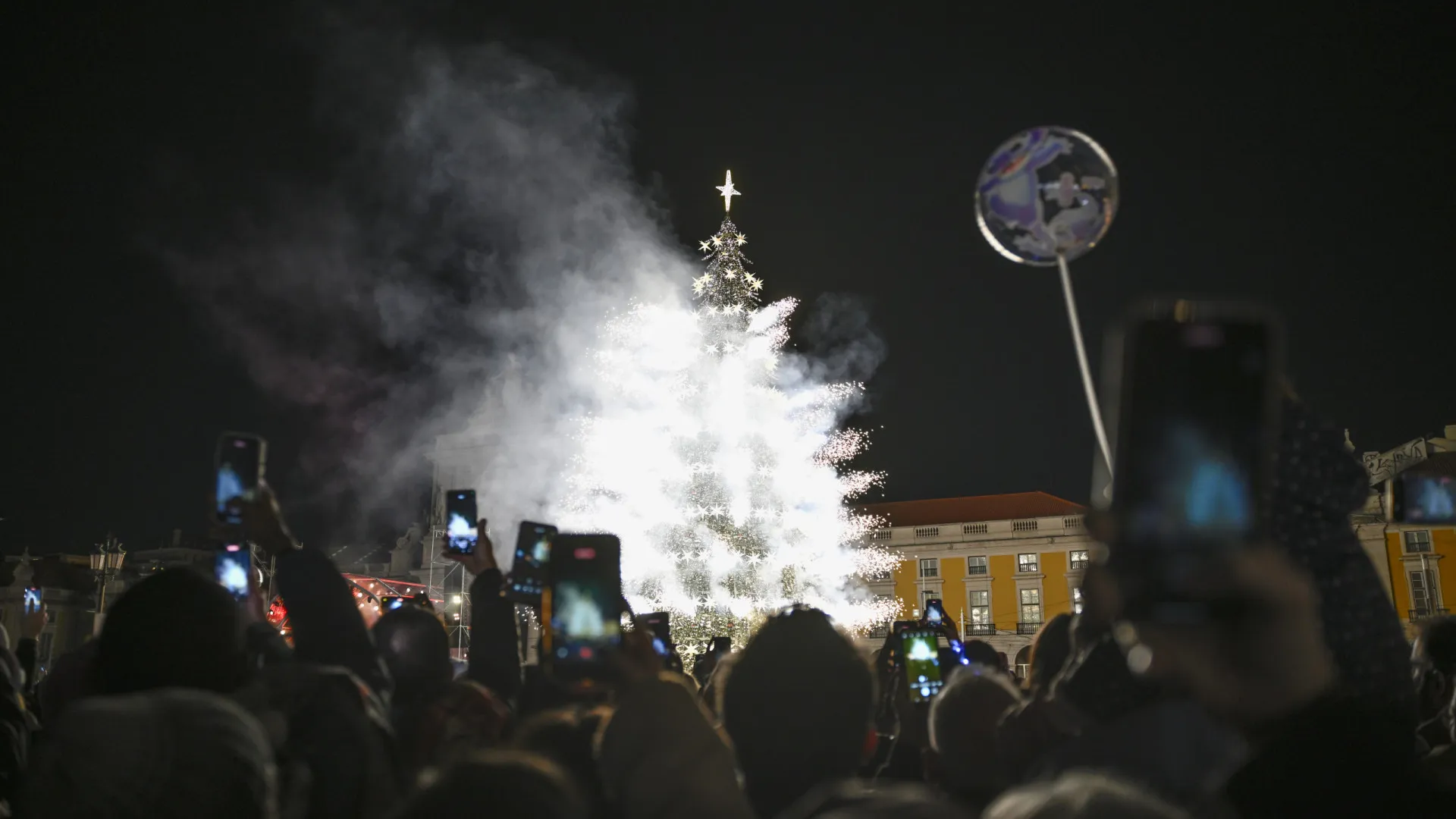 
                    Lisboa e Porto lideram investimentos das capitais de distrito no Natal de 2025
                