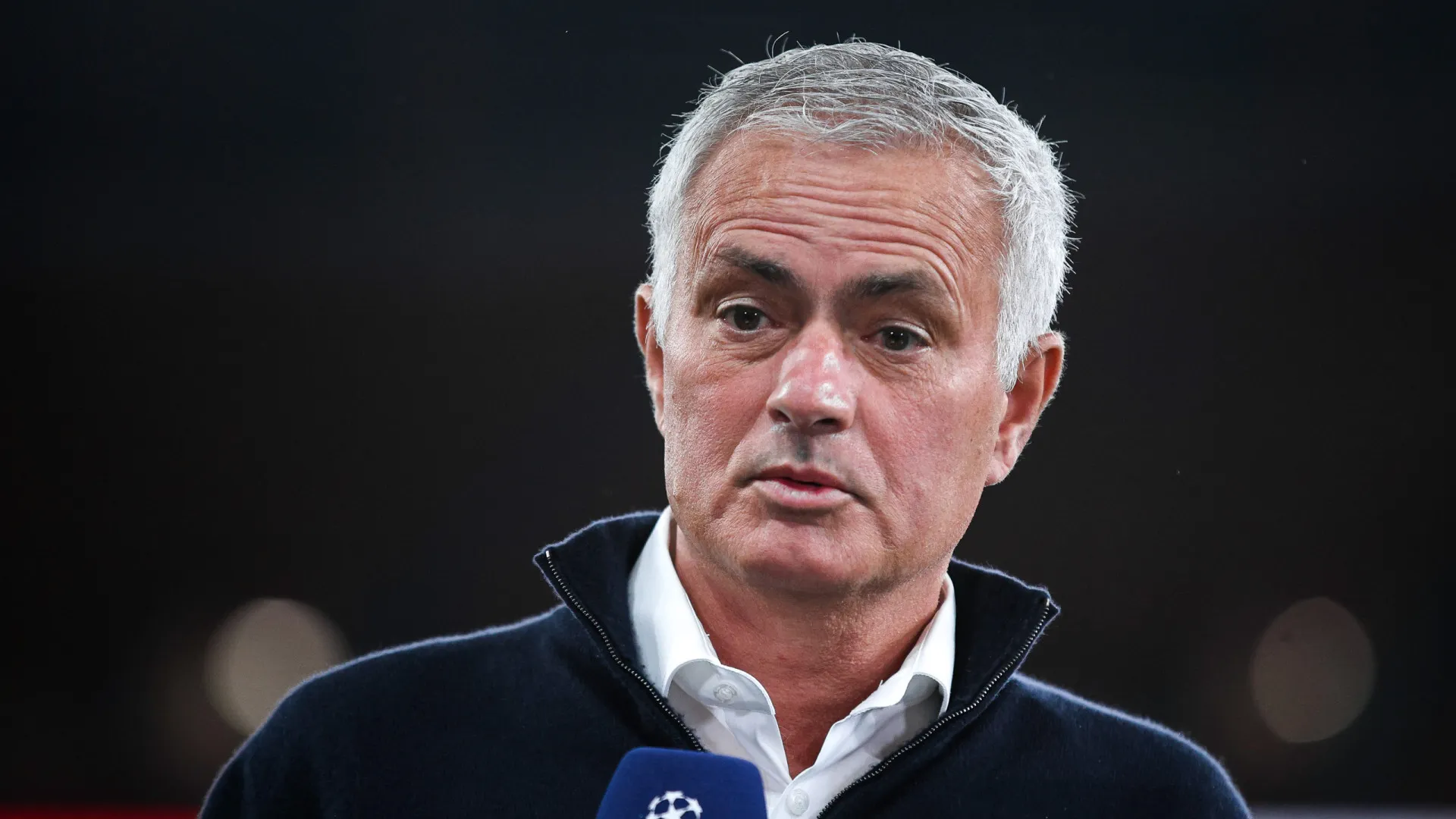 
                    Benfica 'às cavalitas' de Mourinho para resolver problema milionário
                