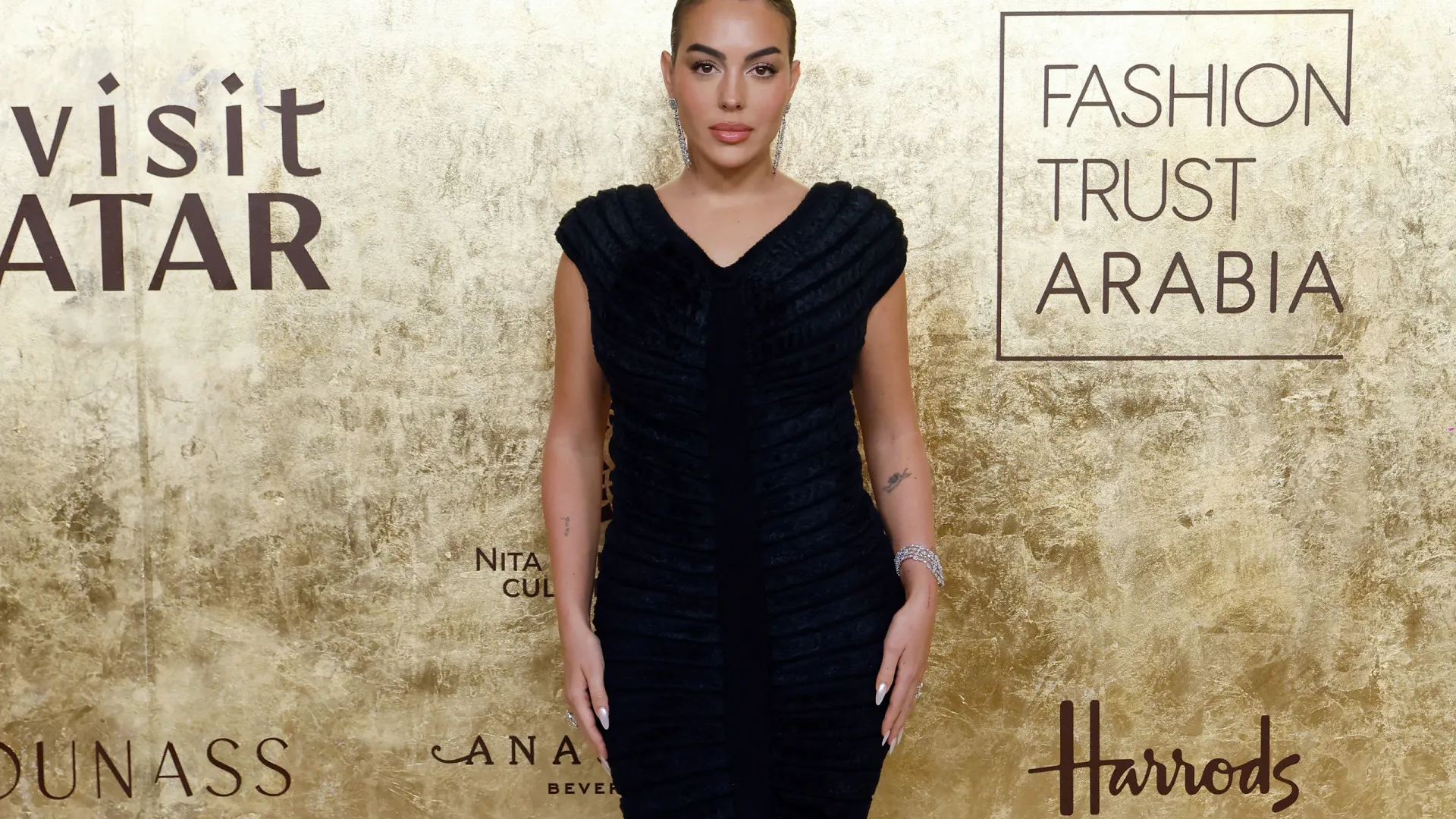 
                    Georgina Rodríguez entre estrelas internacionais em gala no Qatar
                