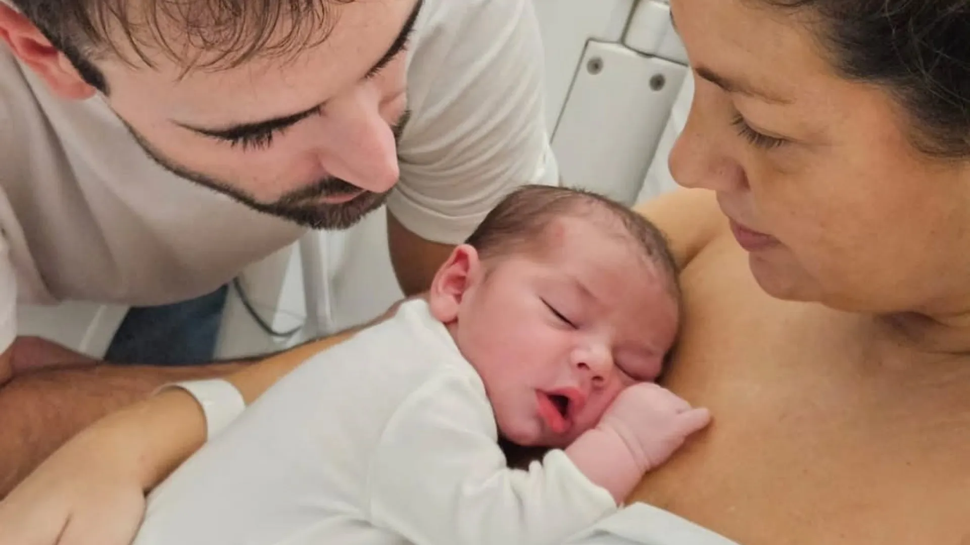 
                    Catarina Siqueira já levou o filho para casa. As primeiras imagens
                