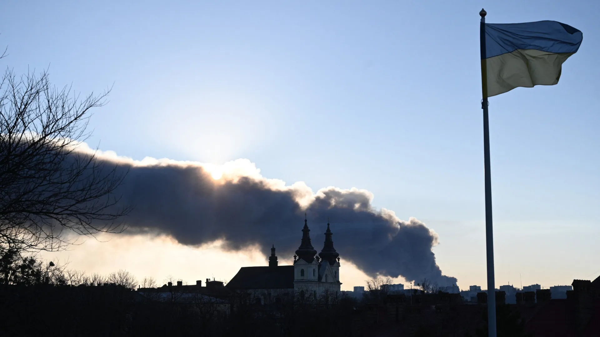 
                    Líderes europeus decidem hoje sobre apoio financeiro à Ucrânia até 2027
                