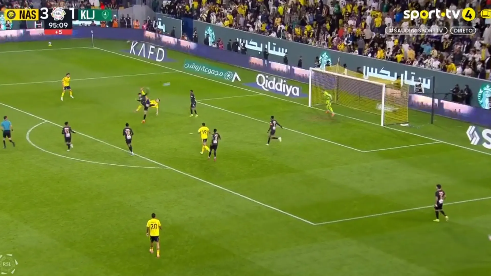 
                    Velhos são os trapos. Cristiano Ronaldo fez este golaço pelo Al Nassr
                