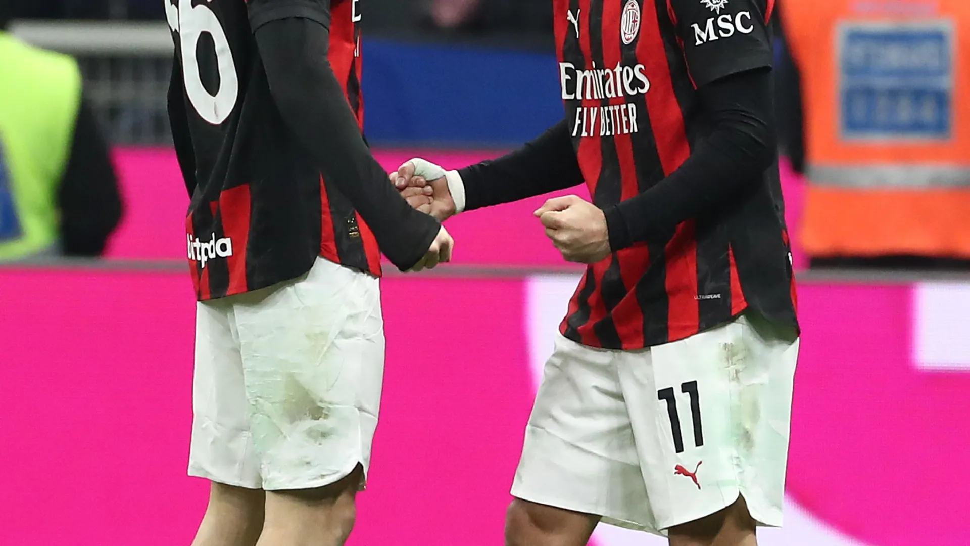 
                    AC Milan vence dérbi frente ao Inter e baralha contas no topo em Itália
                