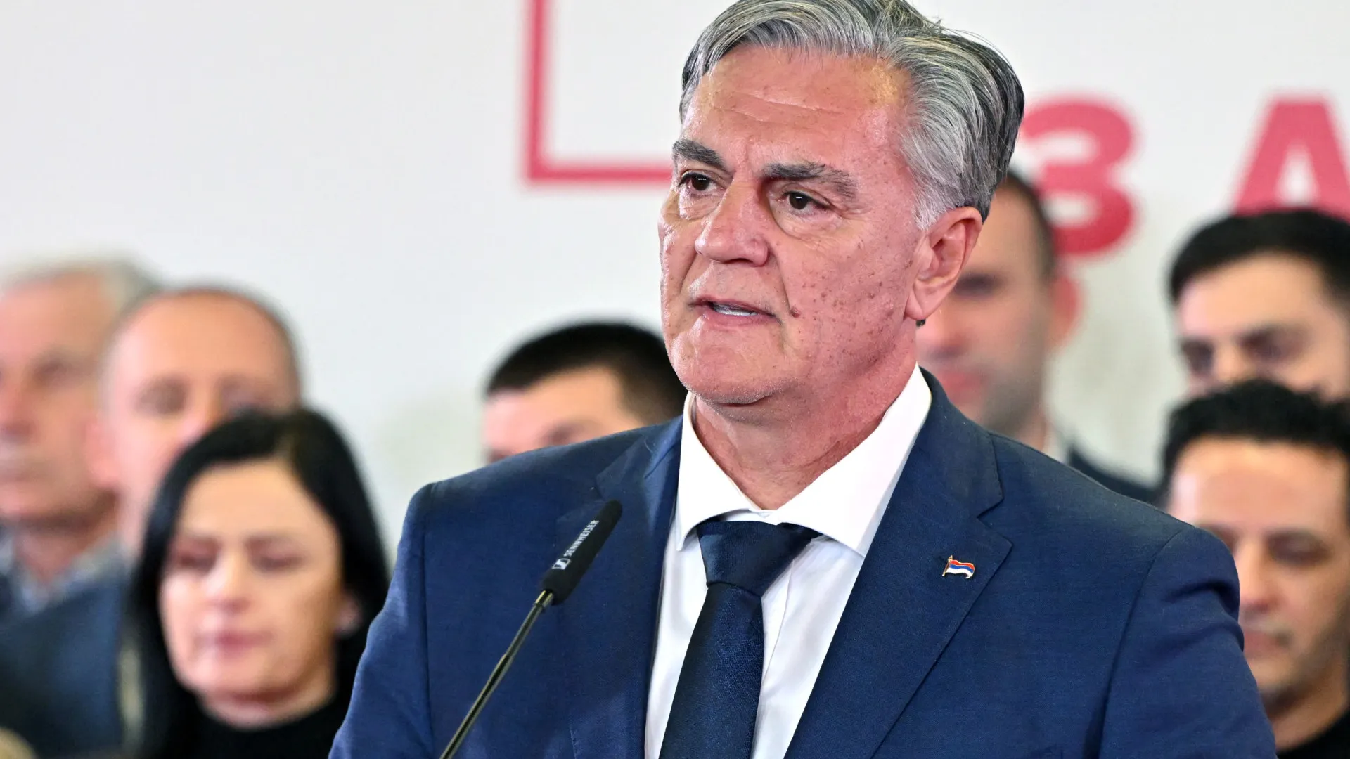 
                    Candidato nacionalista vence presidenciais na entidade sérvia da Bósnia
                