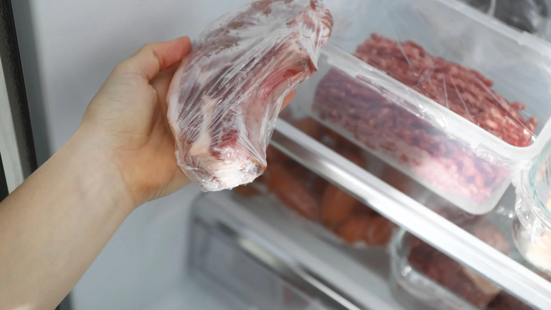 
                    Durante quanto tempo pode guardar carne no congelador?
                