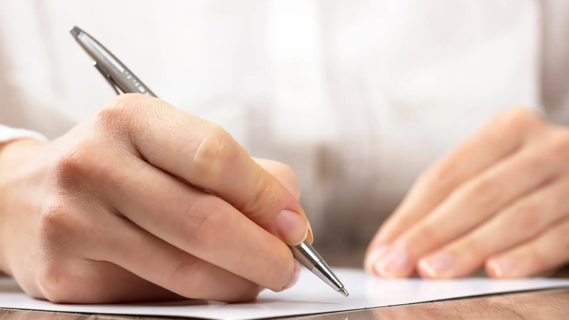 
                    Faz-se passar pela mãe para receber reforma. Mulher morreu em 2022
                