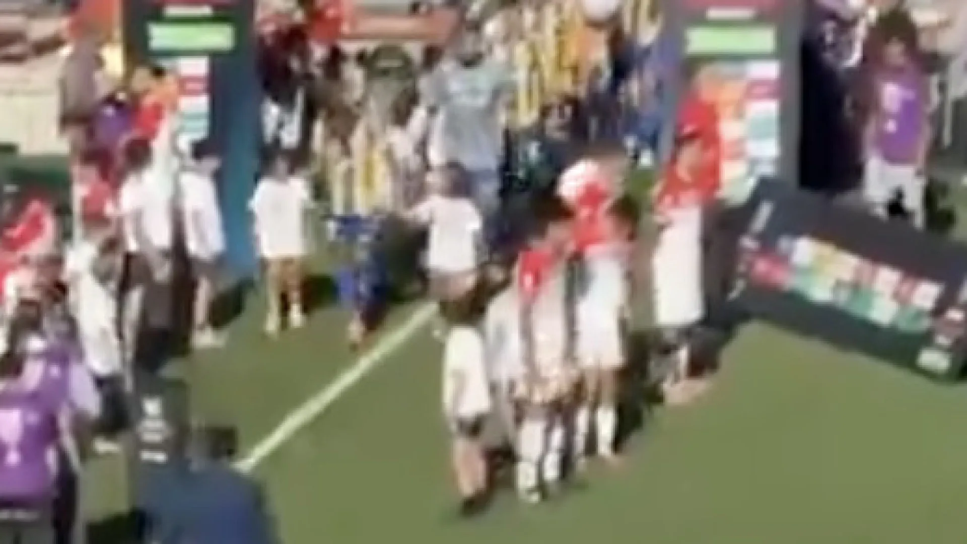 
                    Estala o verniz na Argentina. Di María e companhia recebidos de costas
                