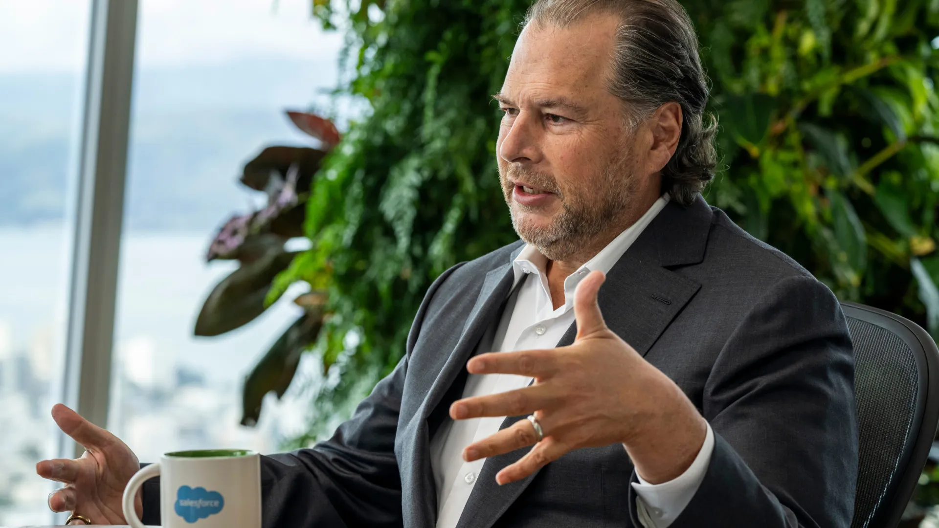 
                    Líder da Salesforce abandonou ChatGPT em favor do Gemini da Google
                