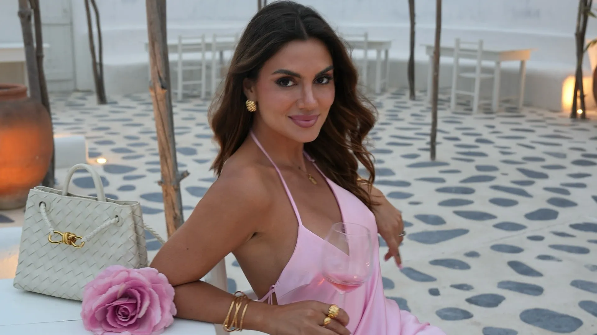 
                    Casa à venda? Indiferente a rumor, Liliana Filipa mostra detalhes da obra
                