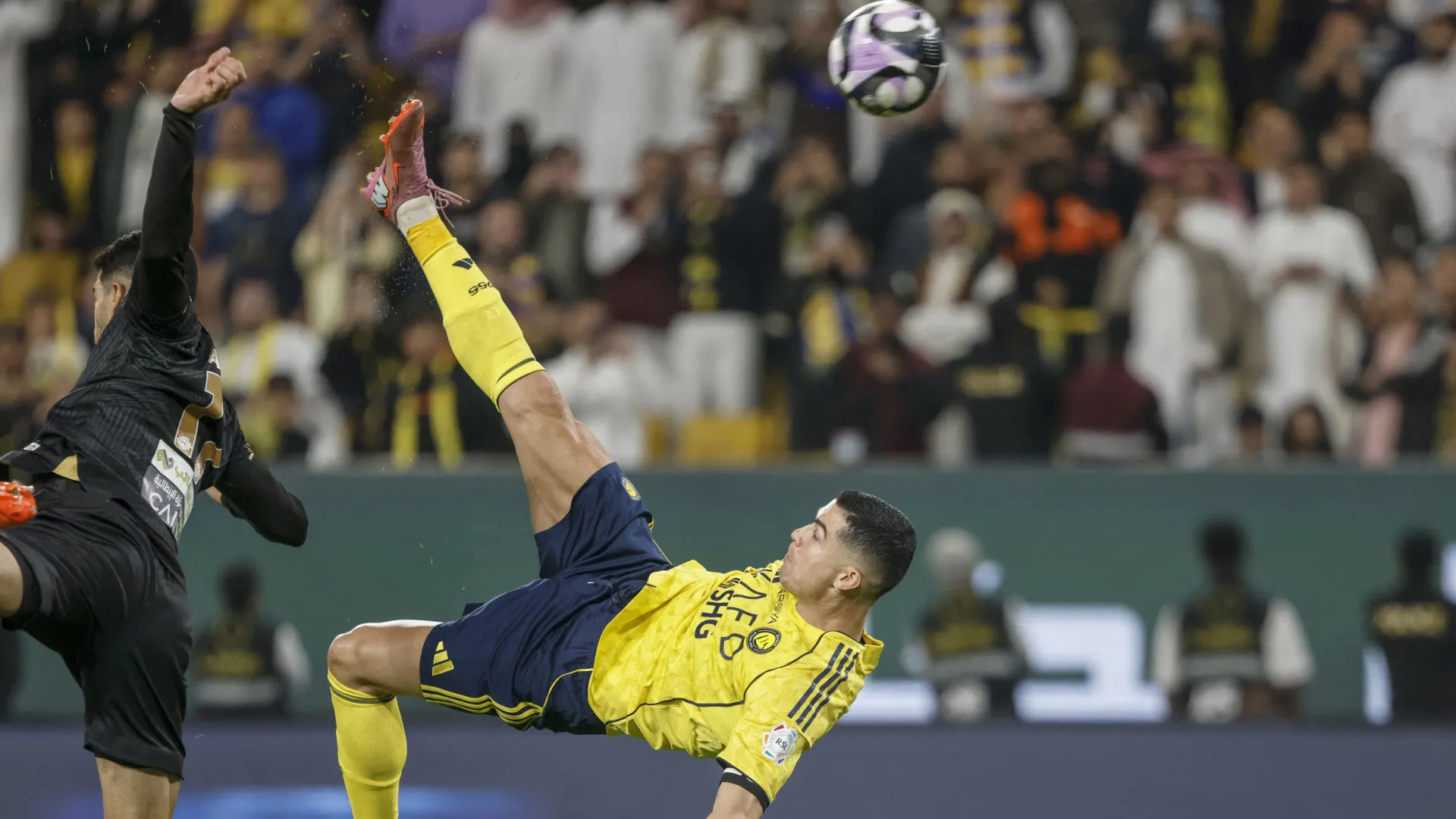 Ronaldo s 'škarjicami' navdušil svet po golu v Savdski Arabiji