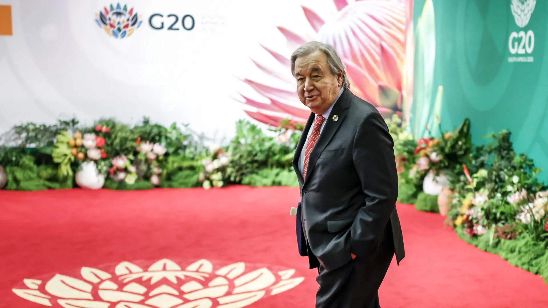 
                    António Guterres alerta que Angola suporta 