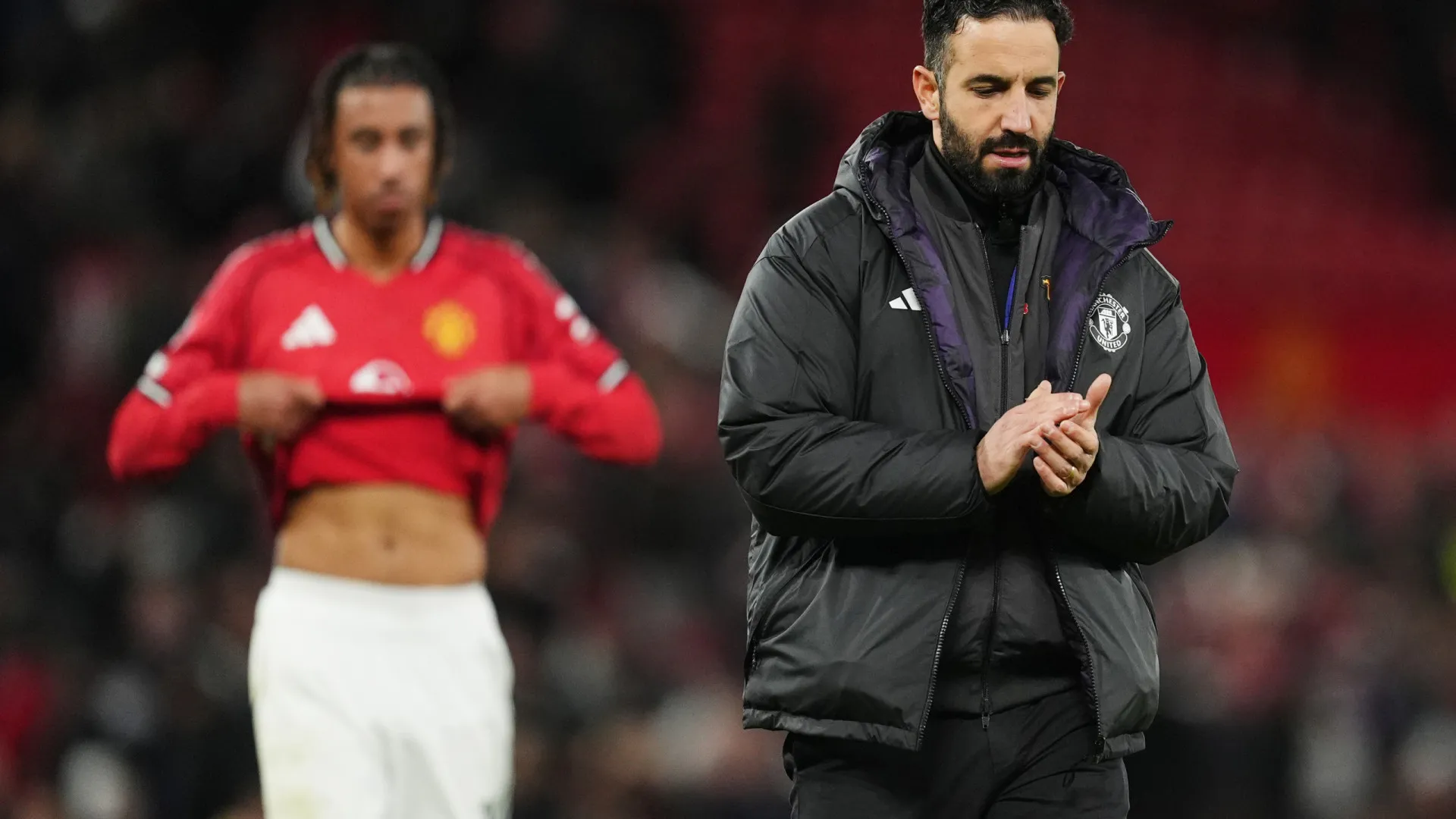 
                    United e Amorim voltam à crise. Arsenal capitaliza deslizes dos rivais
                