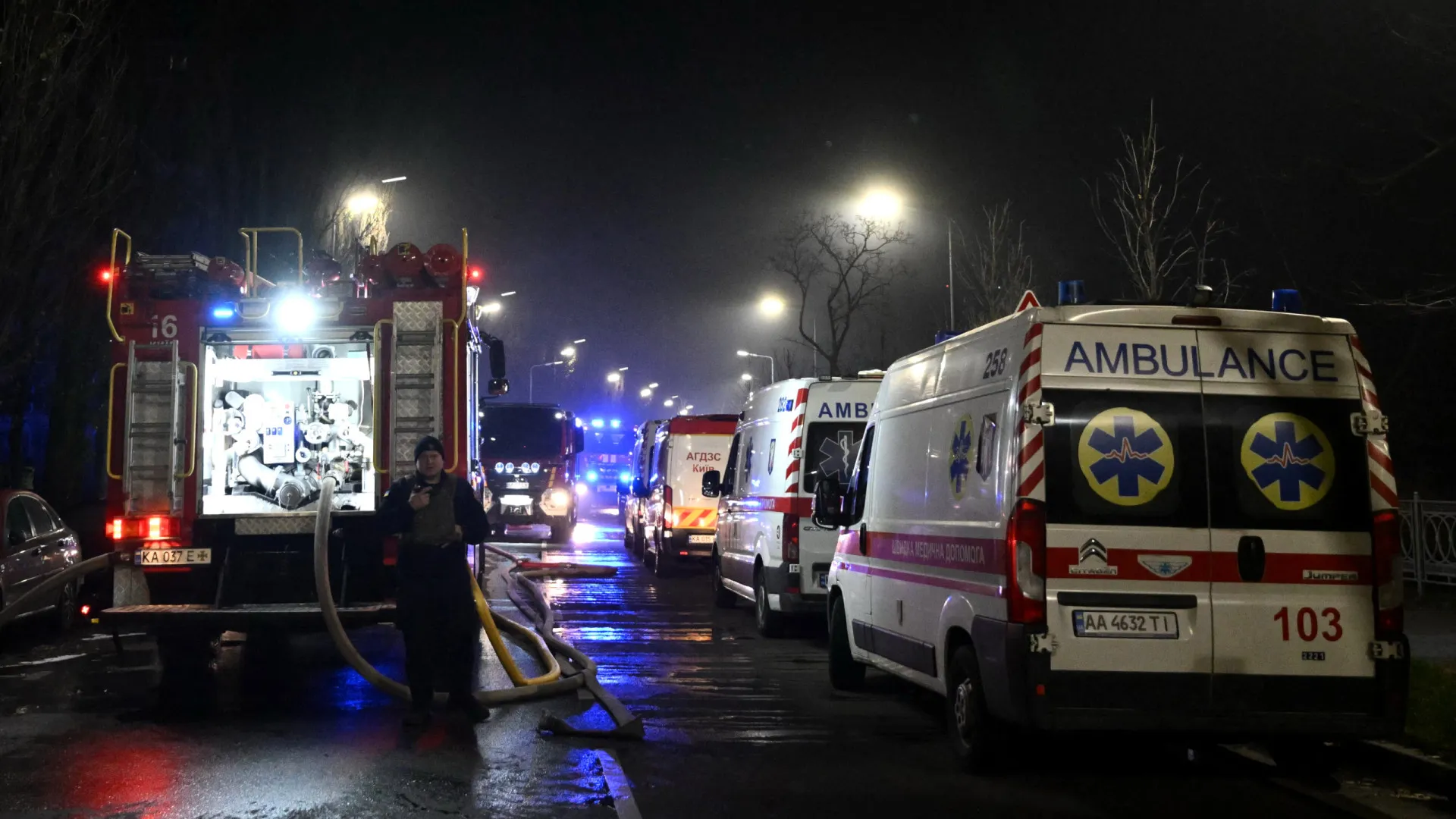 
                    Ataques causam fortes explosões em Kyiv (e deixam criança ferida)
                