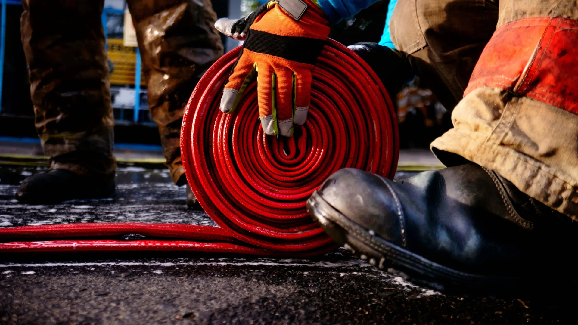
                    Bombeiros que violaram jovem no Fundão ficam em liberdade
                