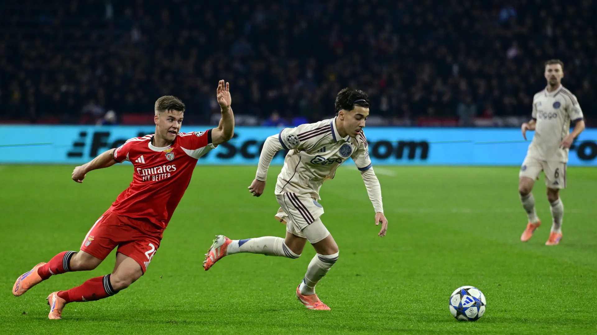 
                    Dahl realça triunfo do Benfica: 