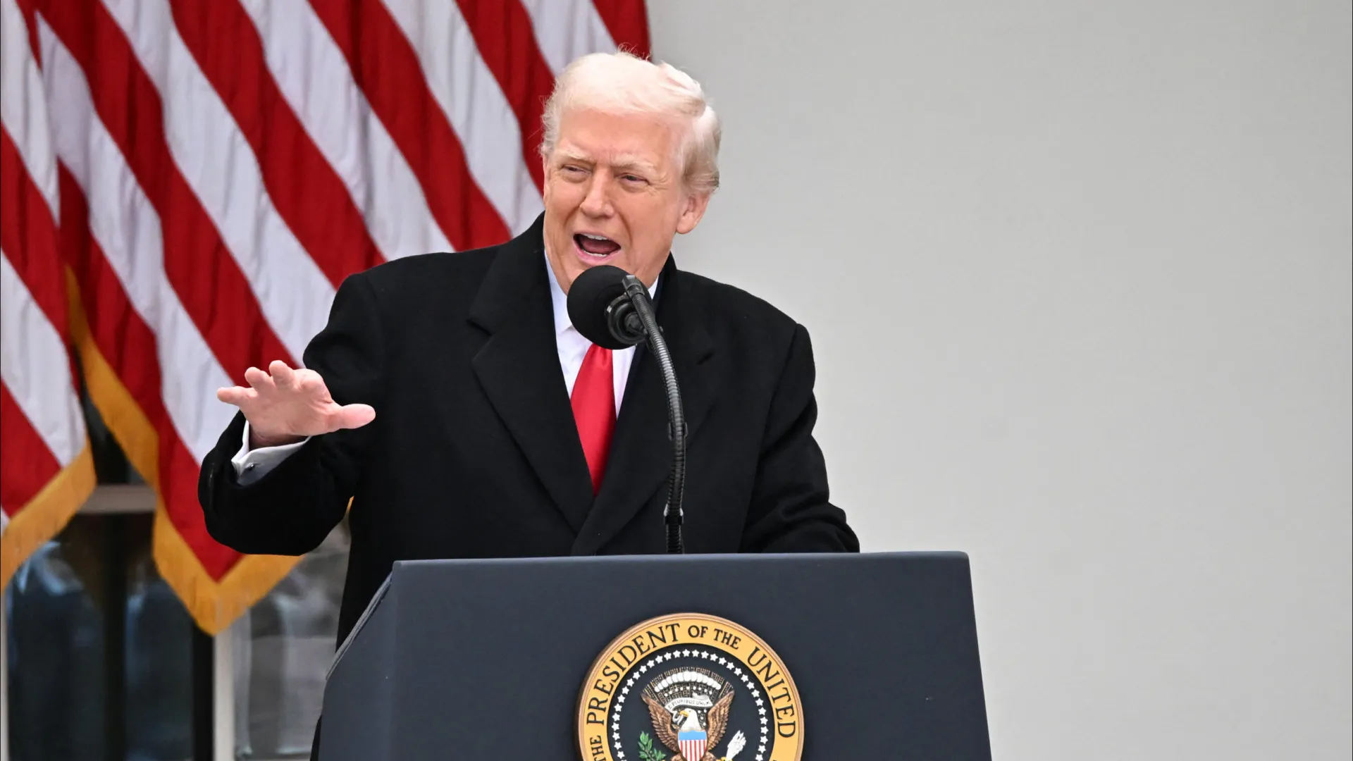 
                    Trump confia que acordo com Kyiv e Moscovo está 