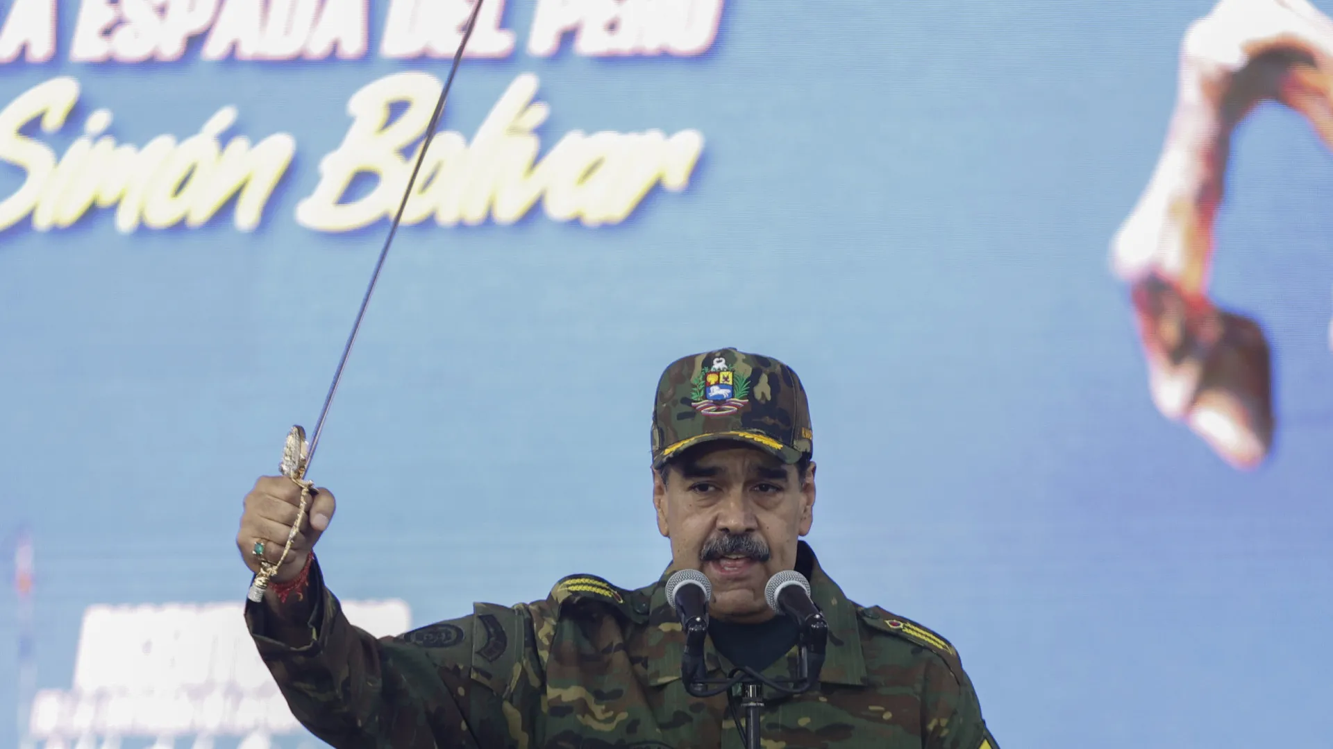 
                    Maduro confiante na vitória ordena a Força Aérea prontidão para defender país
                