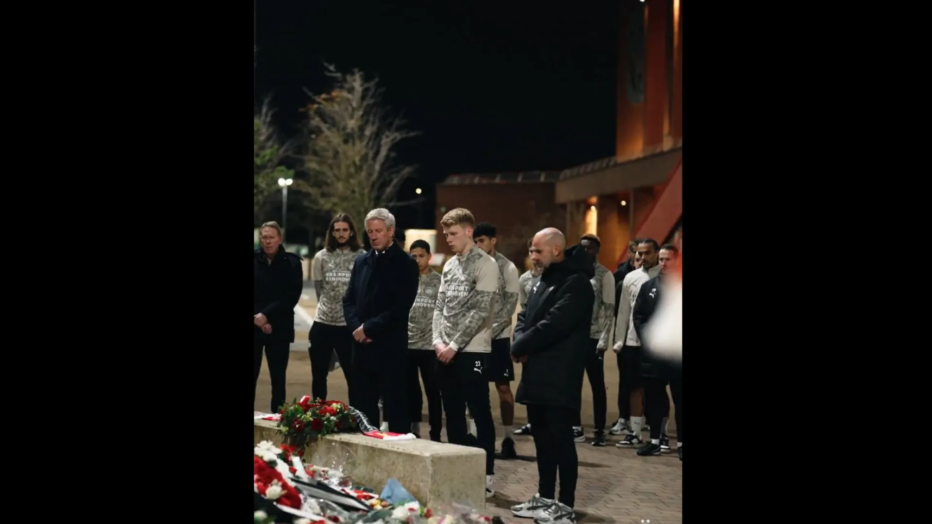 
                    PSV presta homenagem a Diogo Jota antes do duelo com o Liverpool
                