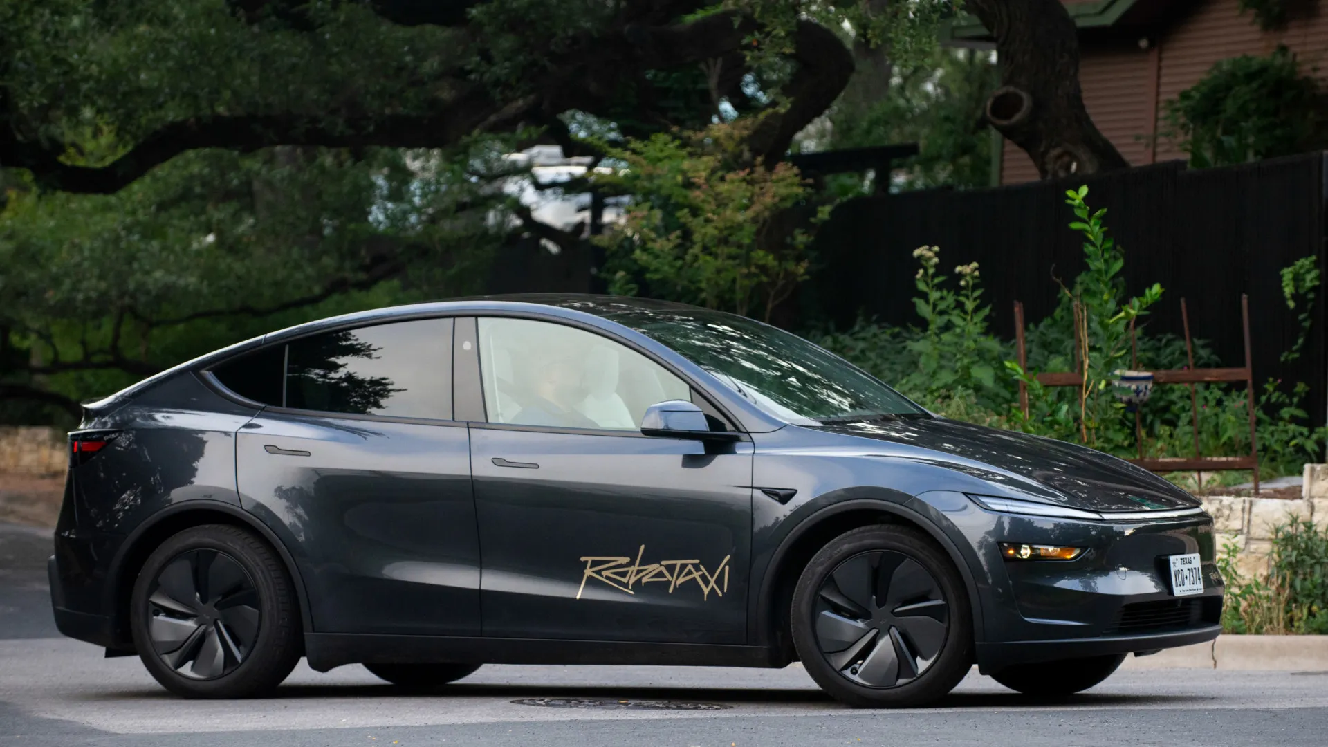 
                    Tesla reforça aposta nos táxis autónomos e duplica oferta nesta cidade
                