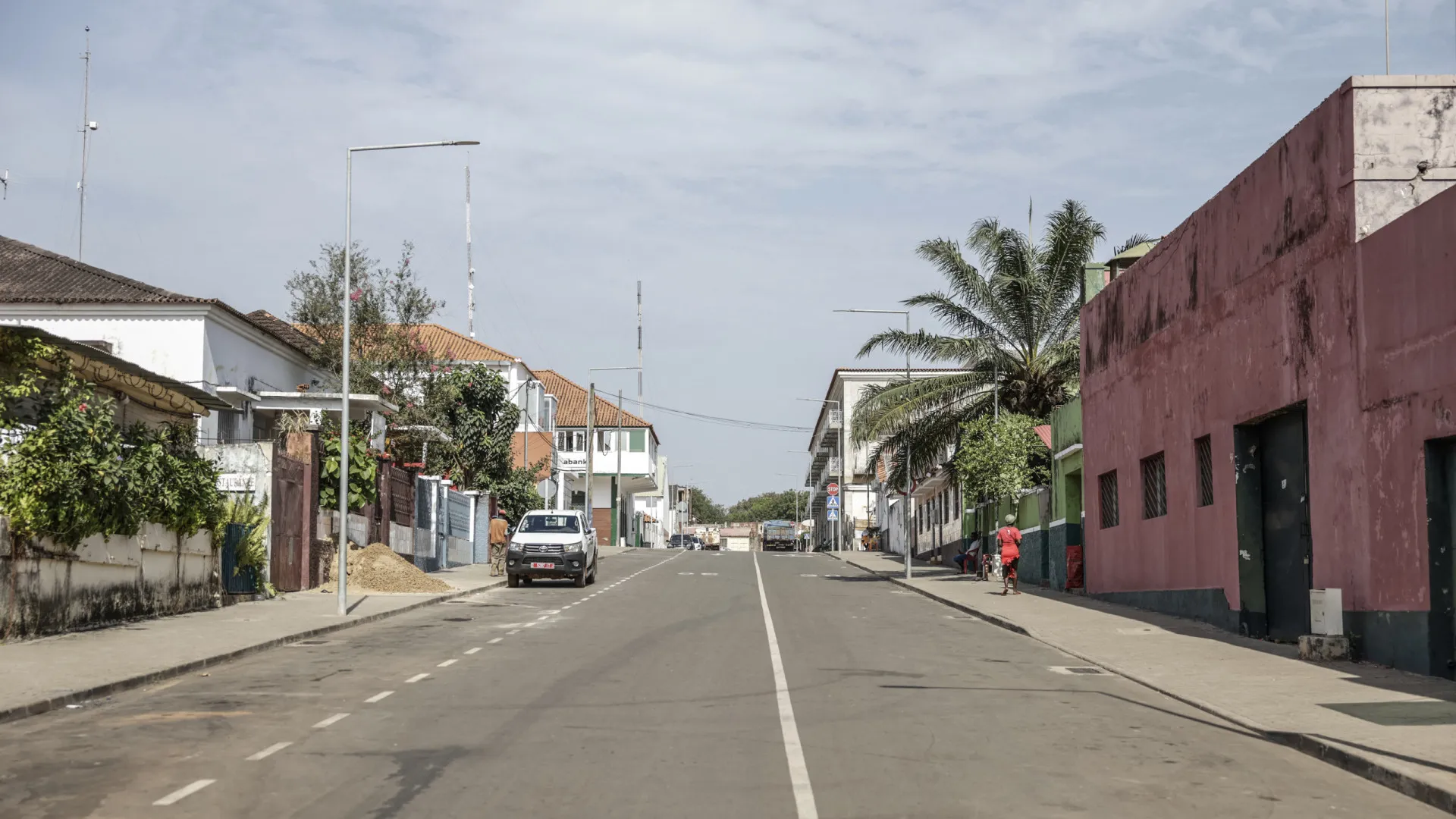 
                    Embaló detido e militares controlam Bissau. Governo português faz apelo
                