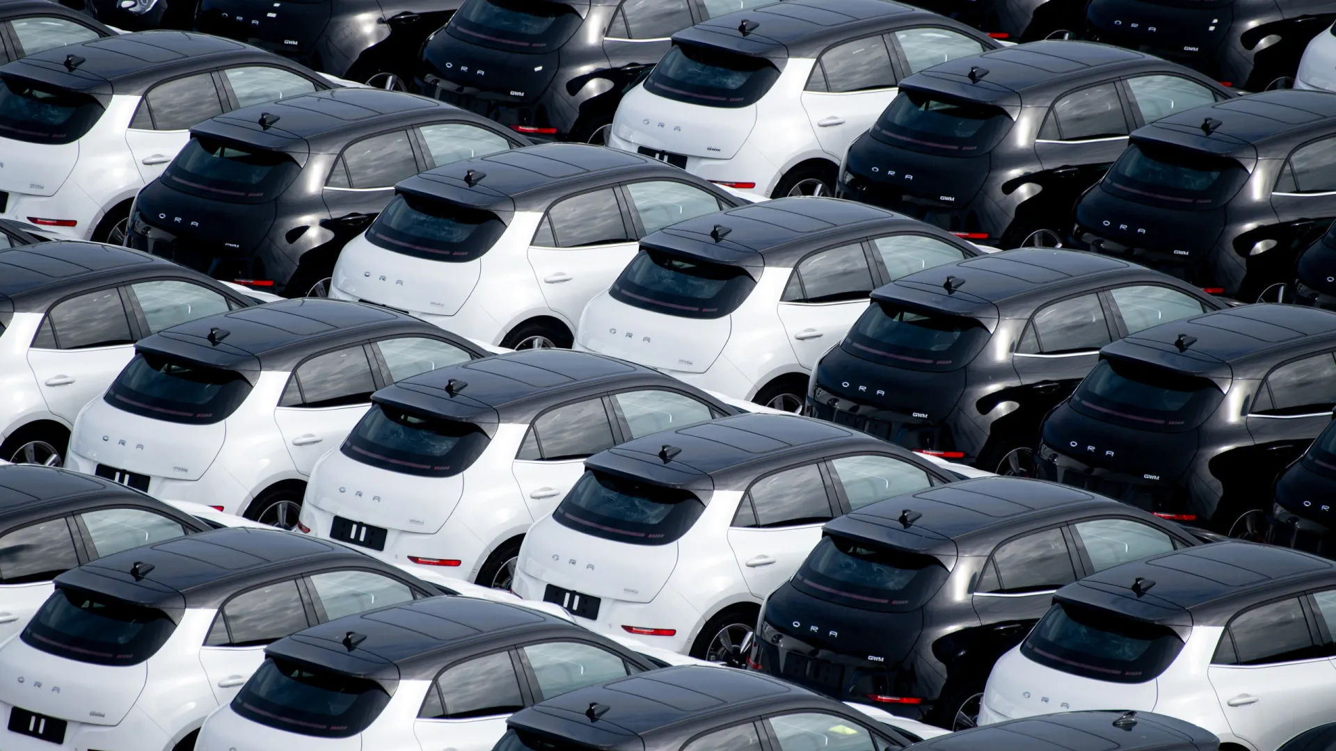 
                    Fabricante chinês visa produzir 300 mil carros por ano na Europa até 2029
                