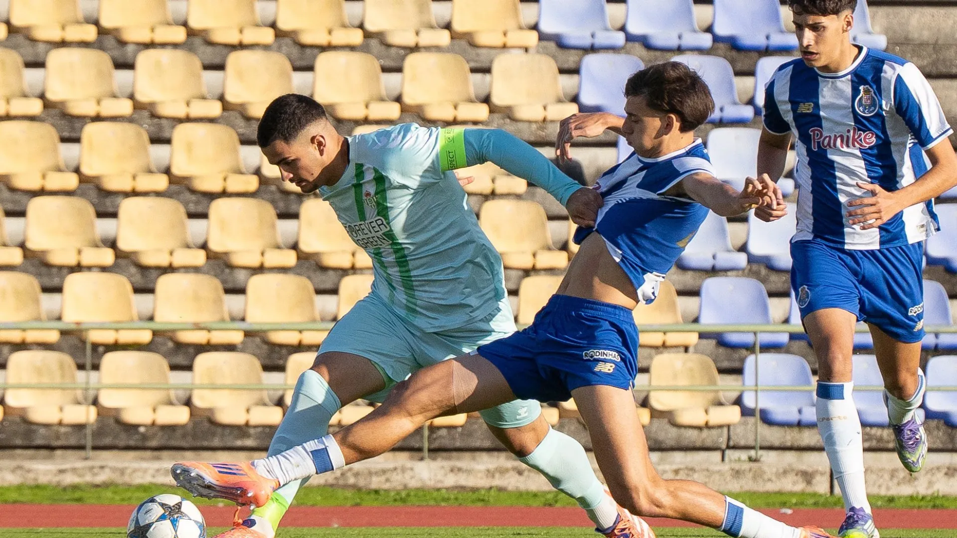 
                    FC Porto é humilhado pelo Real Betis e sonho do apuramento vira miragem
                
