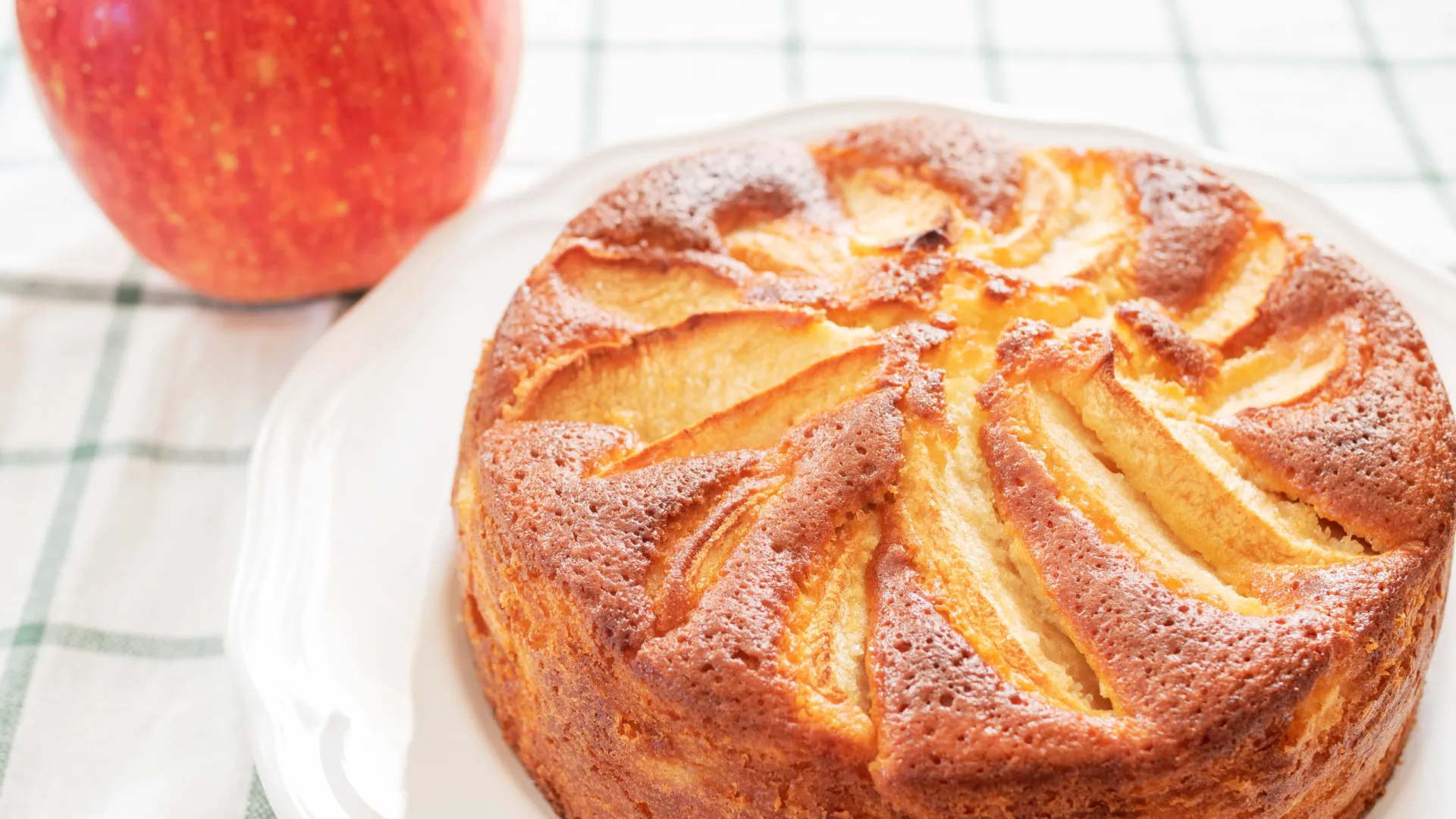 
                    E que tal um bolo de maçã? Aponte esta receita de Filipa Gomes
                