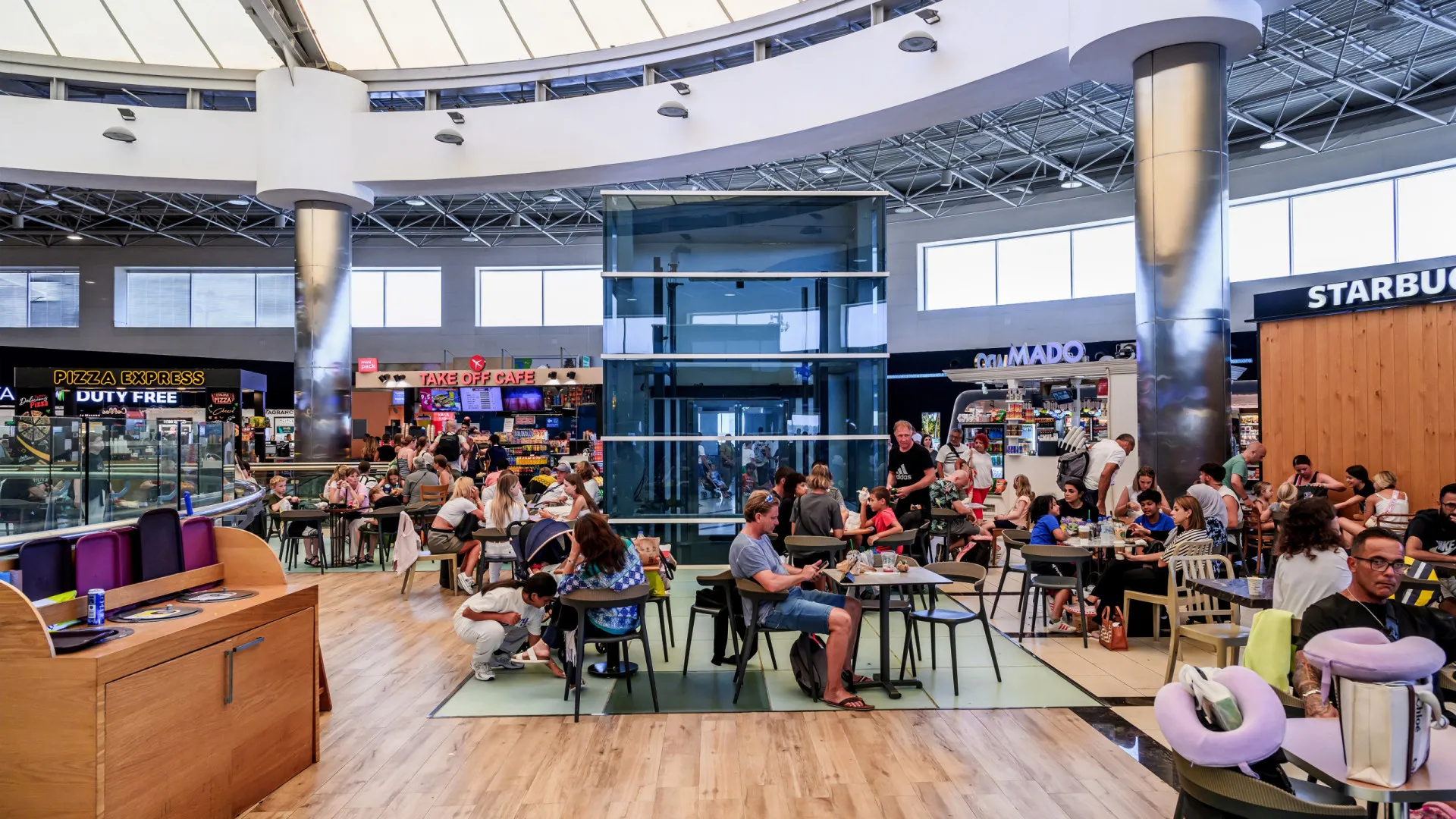 
                    Os alimentos que os cardiologistas evitam comer no aeroporto
                