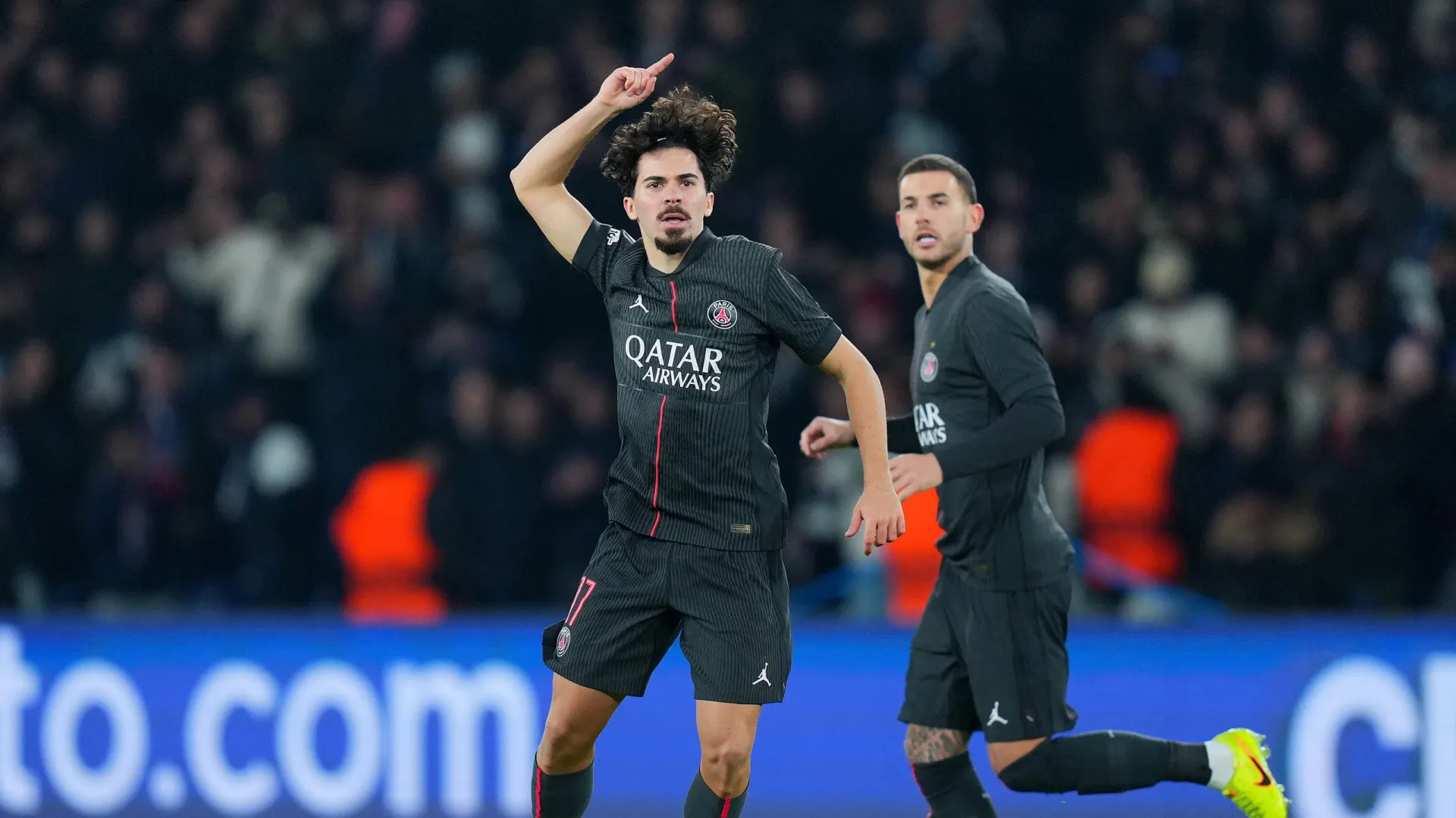 
                    Show de Vitinha em Paris, Liverpool humilhado e Mbappé trava portugueses
                