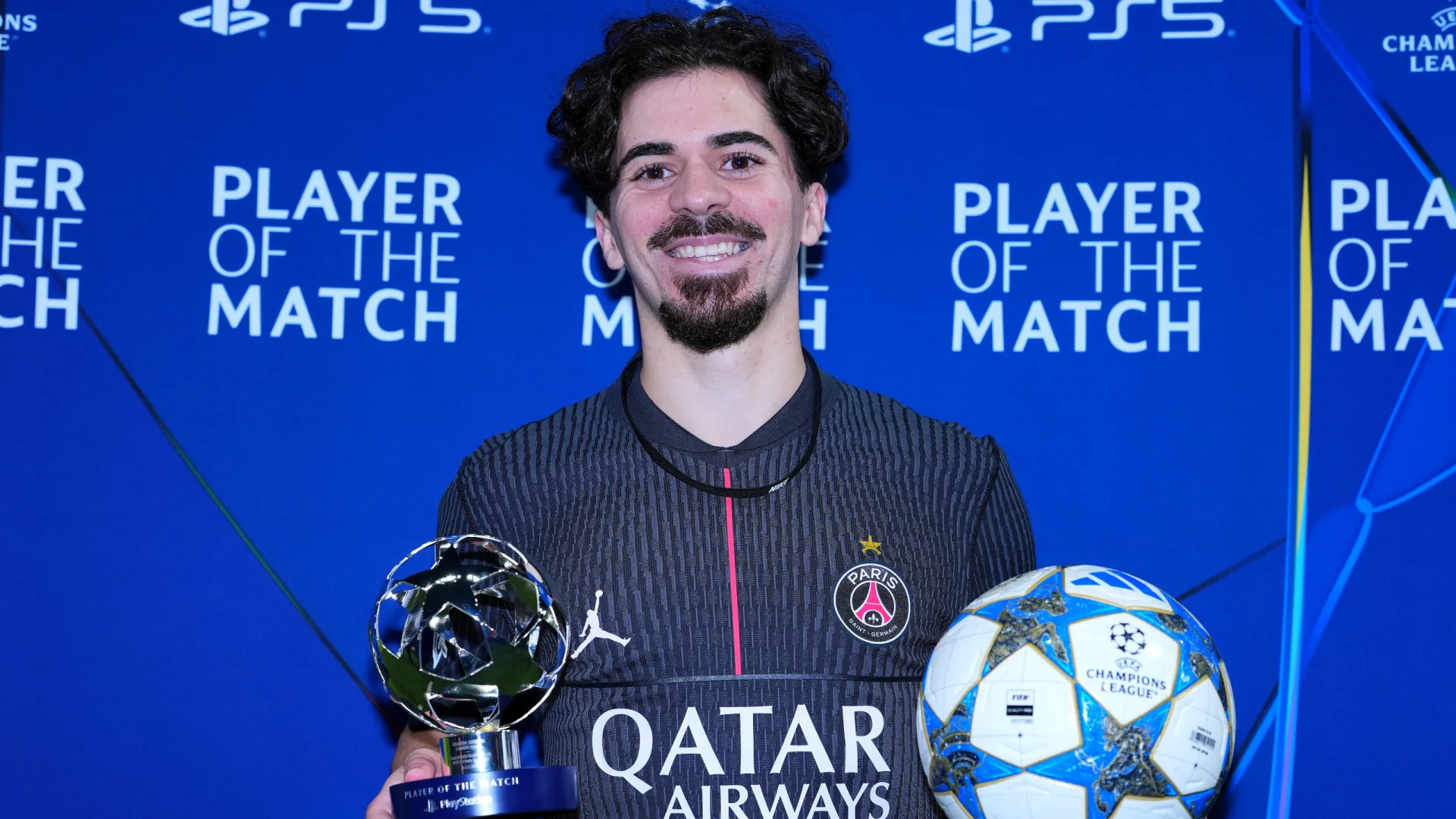 
                    Vitinha assina primeiro hattrick da carreira no triunfo do PSG
                