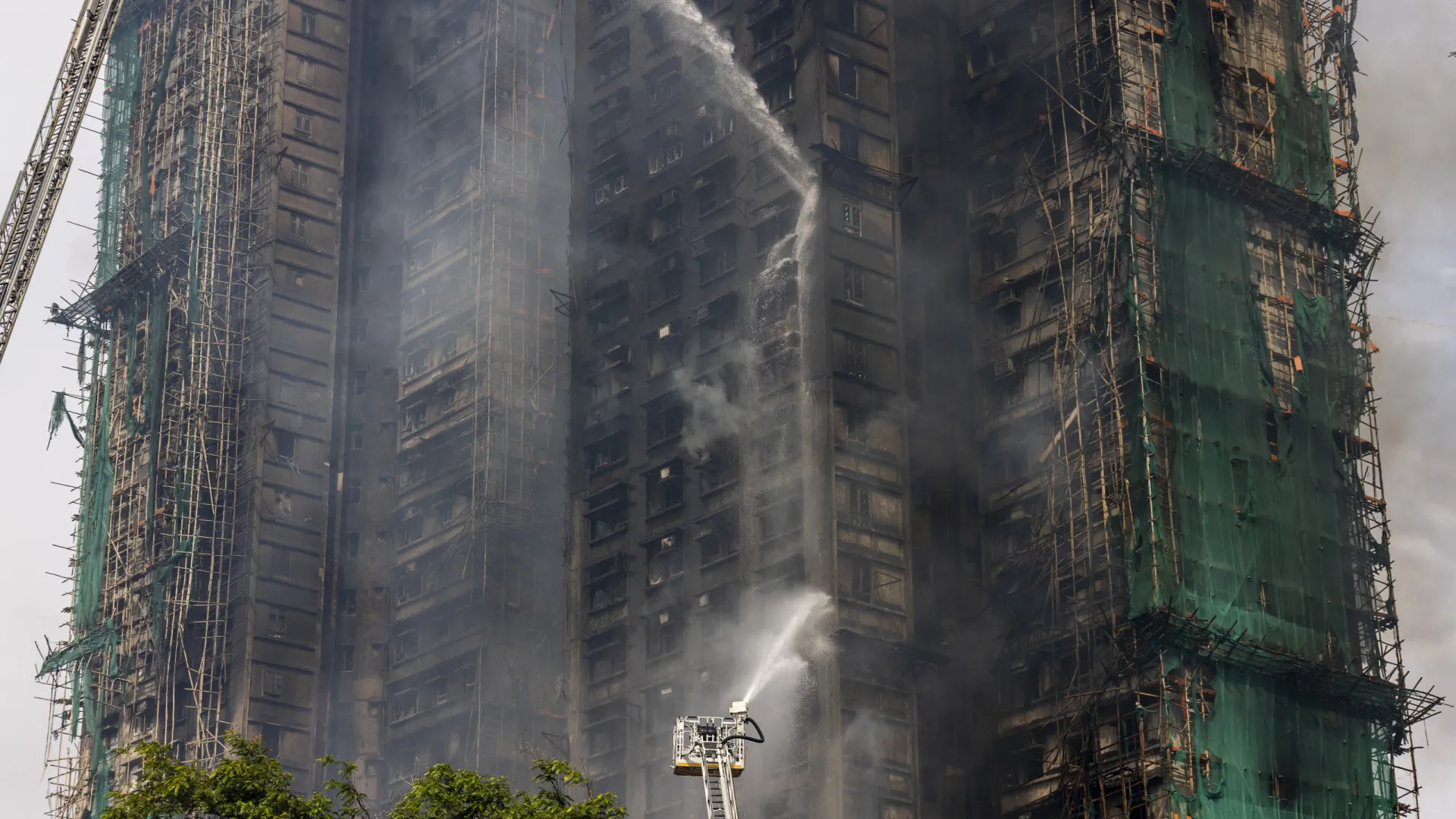 
                    Hong Kong abre investigação anticorrupção após incêndio mais mortífero
                