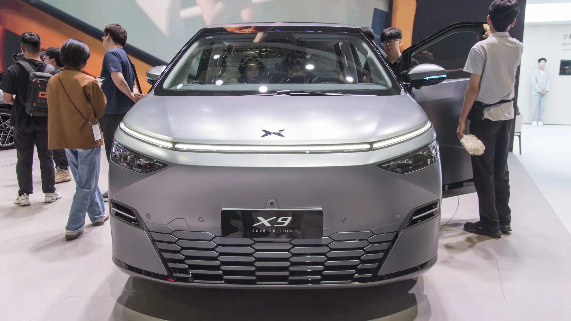 
                    Novo Xpeng X9 com extensor de autonomia pode percorrer mais de 1.600 km
                