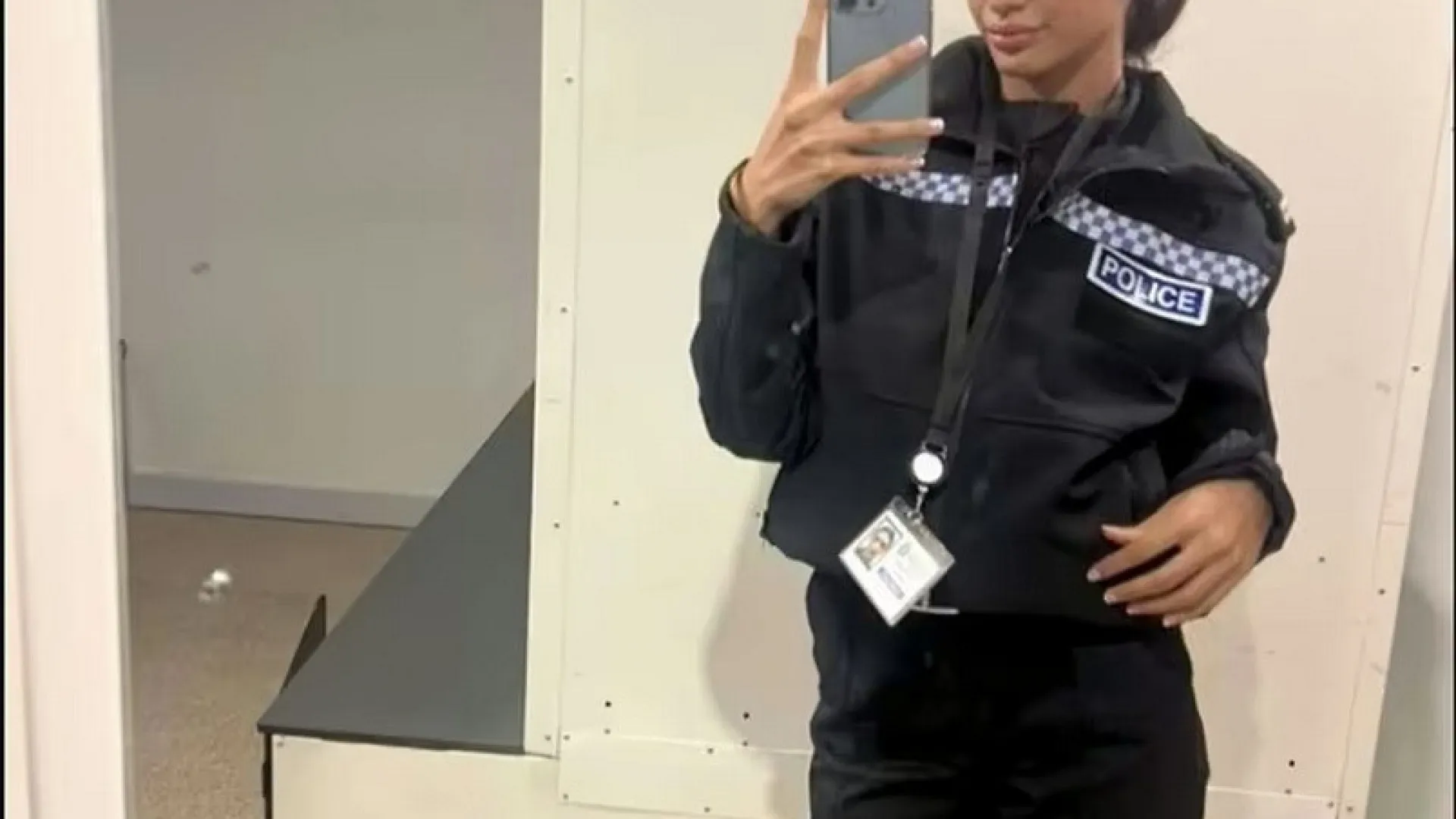 
                    Agente banida após passar informações da polícia a namorado traficante
                