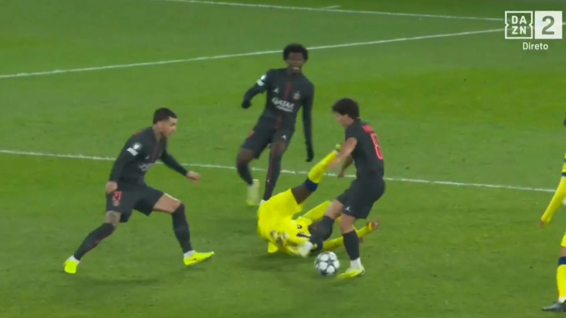 
                    Para ver e rever. A assistência genial de João Neves no PSG-Tottenham
                