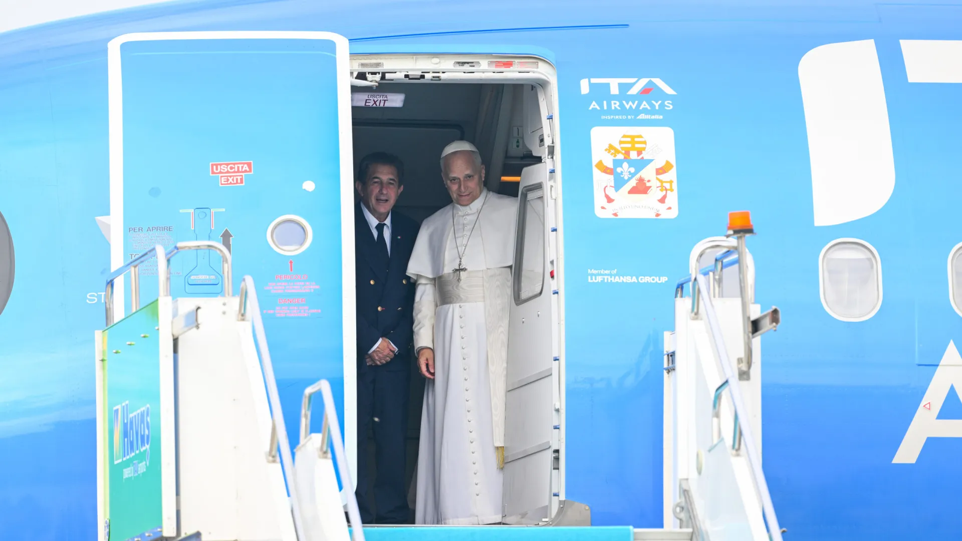 
                    Papa Leão já chegou à Turquia na sua primeira viagem oficial. As imagens
                