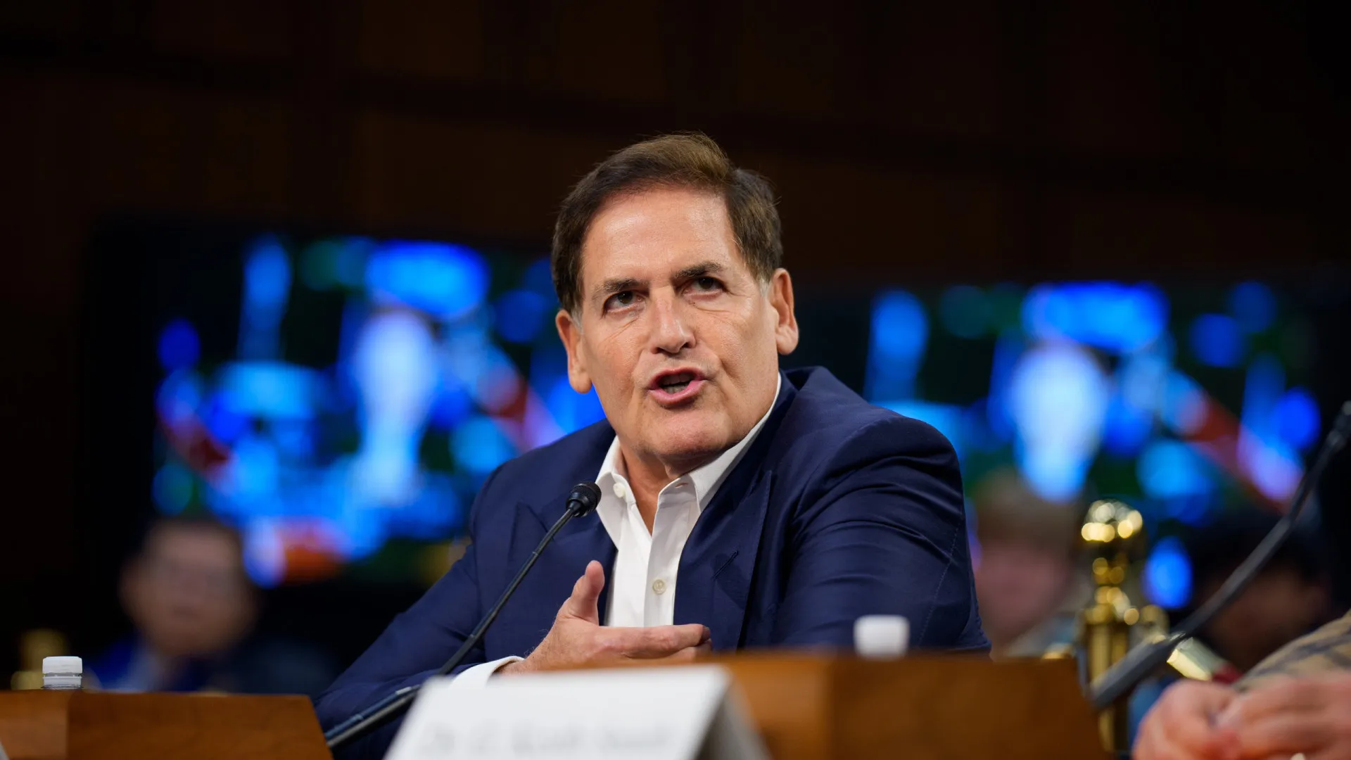 
                    'Guerra' de IA pode acabar como os motores de busca, alerta Mark Cuban
                
