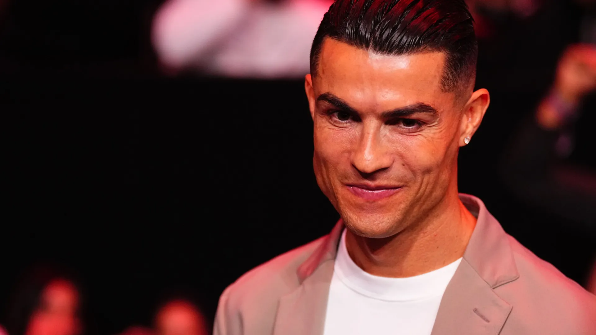 
                    Cristiano Ronaldo irá mudar-se para mansão de 30 milhões de euros
                