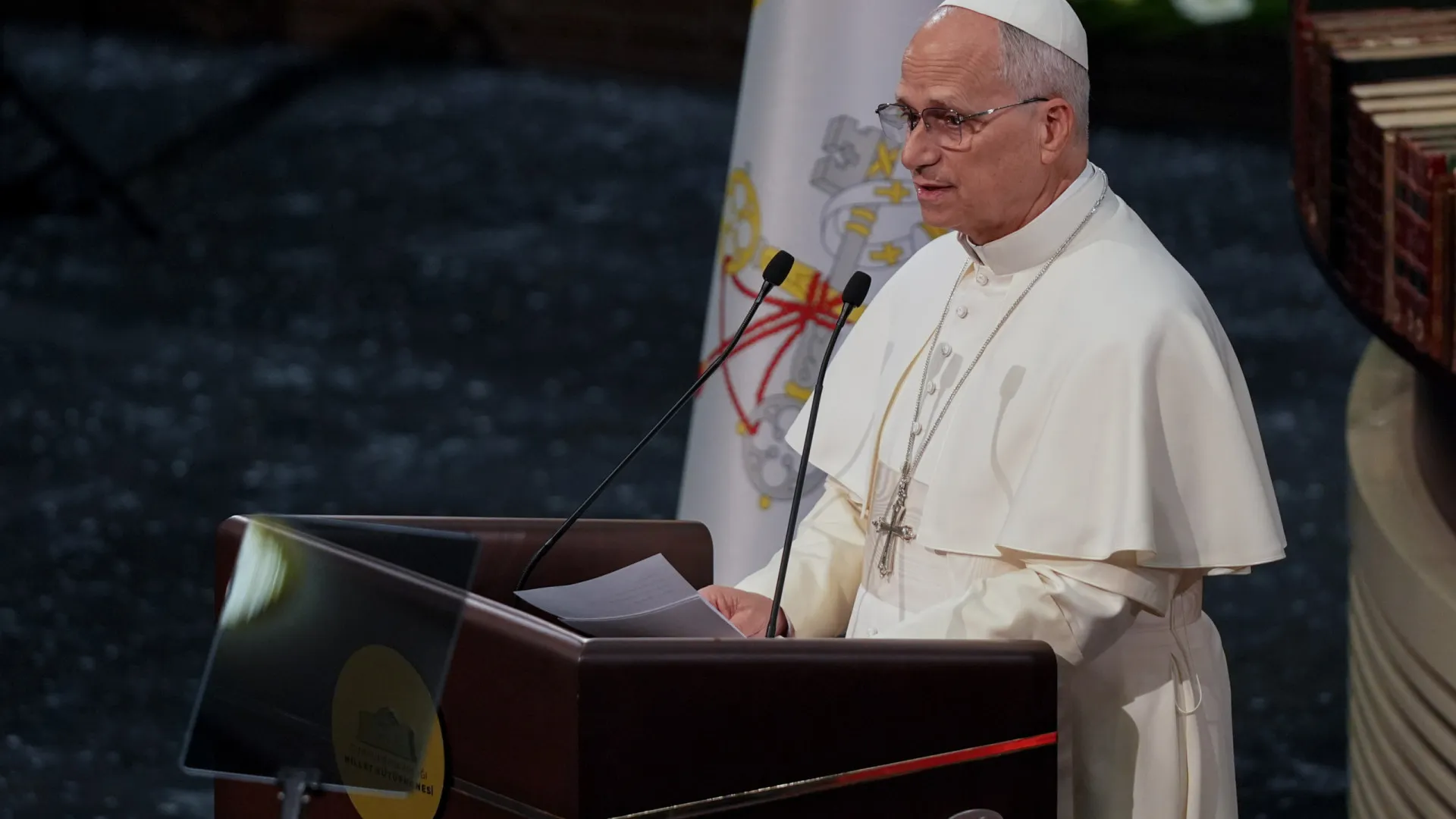 
                    Papa apela à Turquia em 1.ª viagem: 