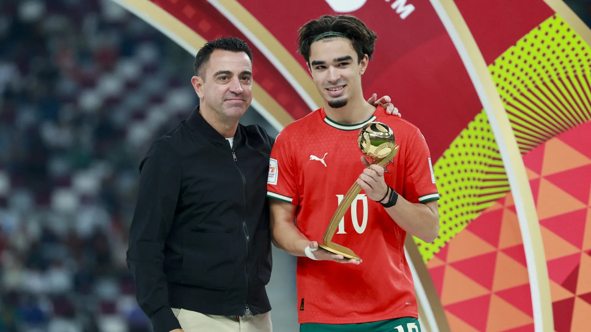 
                    Mateus Mide, médio do FC Porto, eleito o melhor jogador do Mundial sub-17
                