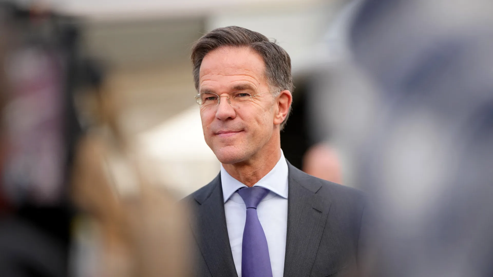 
                    Rutte destaca Islândia como 