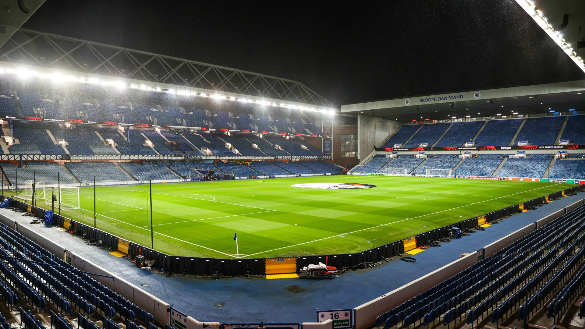 
                    EM DIRETO: FC Porto derrota o Nice e segue-se o Rangers-Sporting de Braga
                