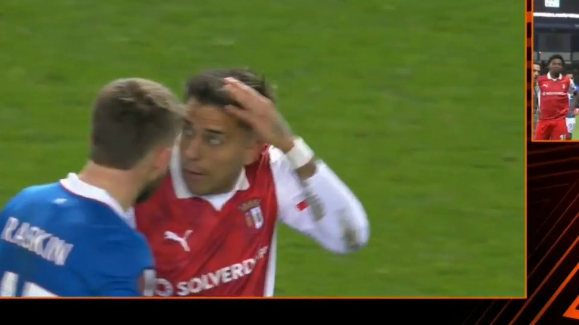 
                    Inacreditável. Zalazar perdeu a cabeça e agrediu jogador do Rangers
                