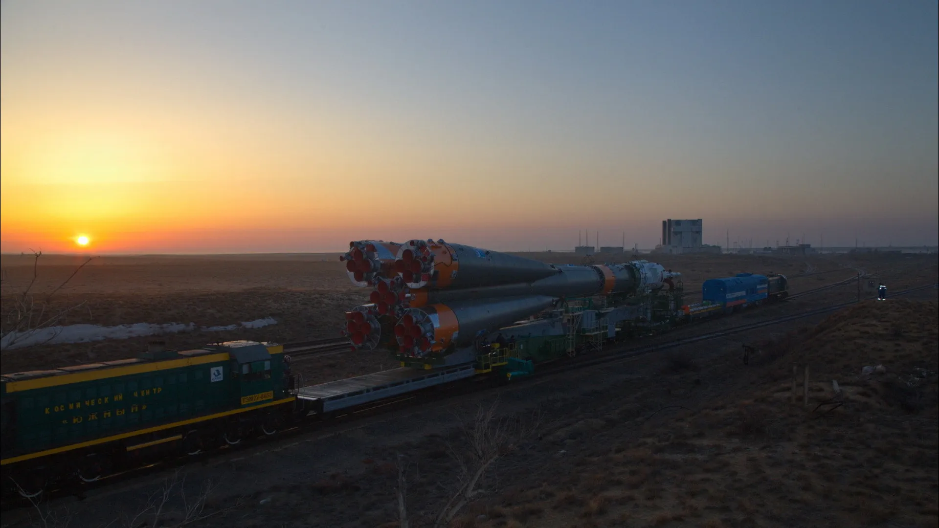 
                    Acidente deixa Rússia sem única plataforma para lançamentos espaciais tripulados
                