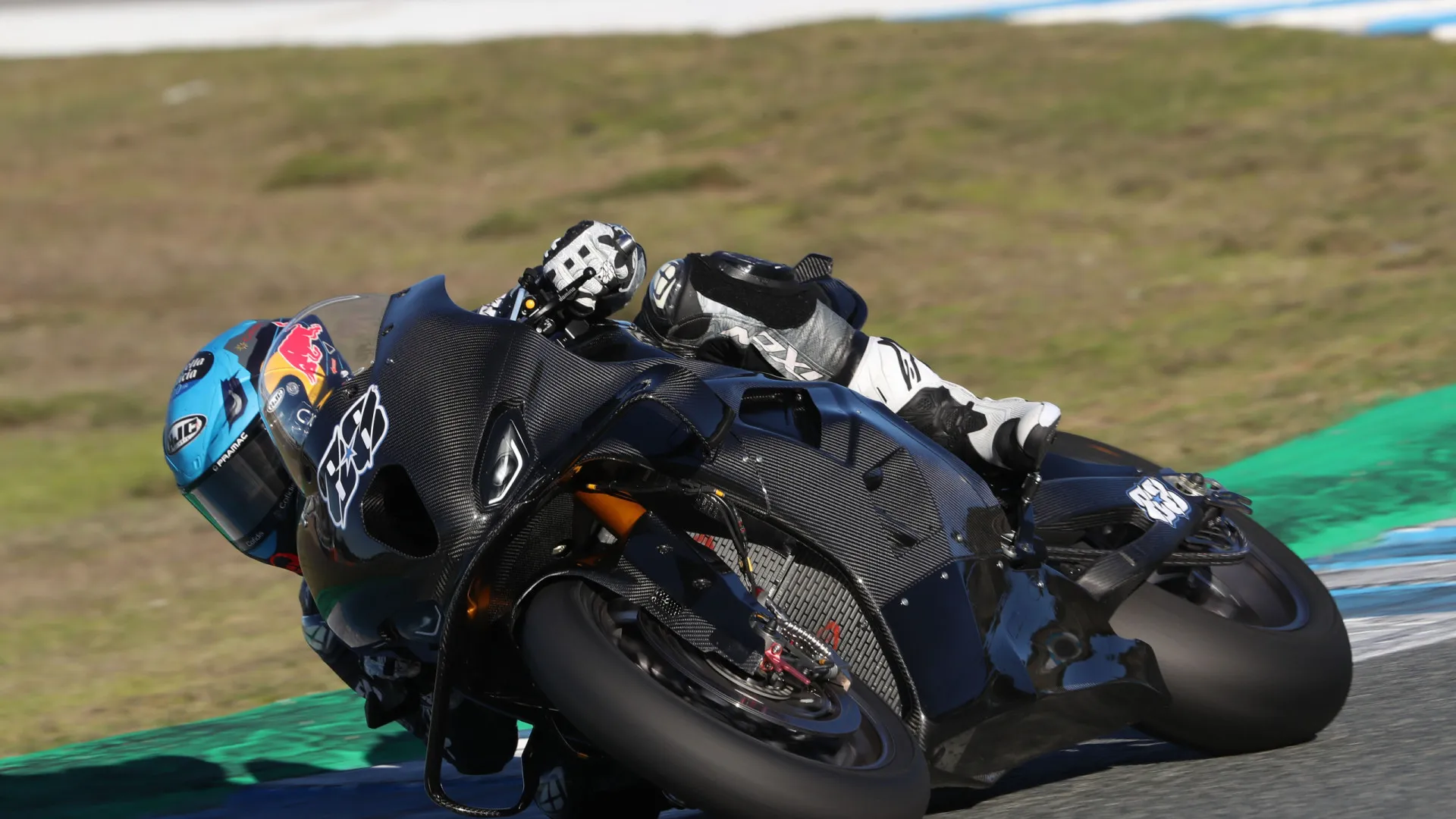 
                    Oliveira acabou primeiro teste nas Superbike em oitavo. Veja as imagens
                